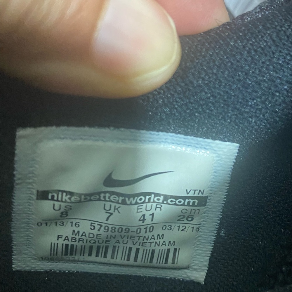 Nike Free Trainer Black and White Athletic Shoes
Size 8 - Picture 4 of 9